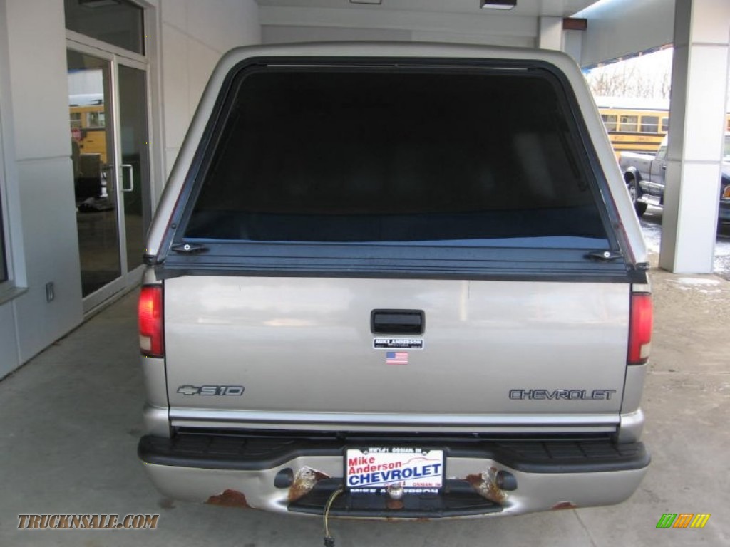 2002 S10 LS Extended Cab - Light Pewter Metallic / Graphite photo #14