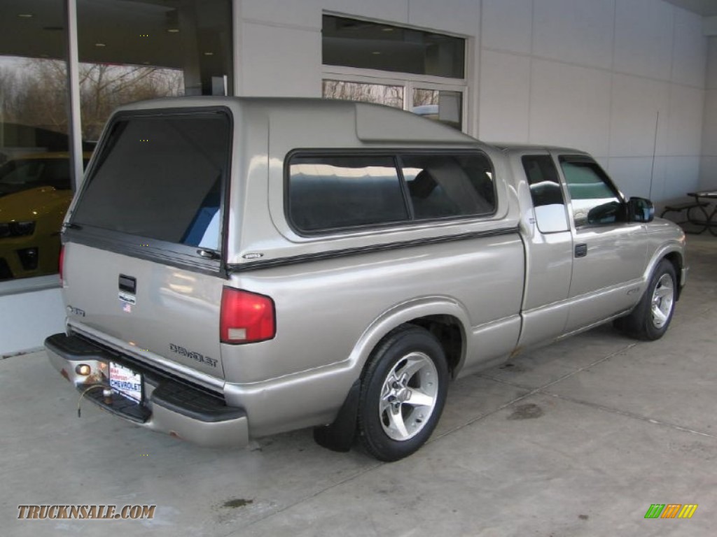 2002 S10 LS Extended Cab - Light Pewter Metallic / Graphite photo #15