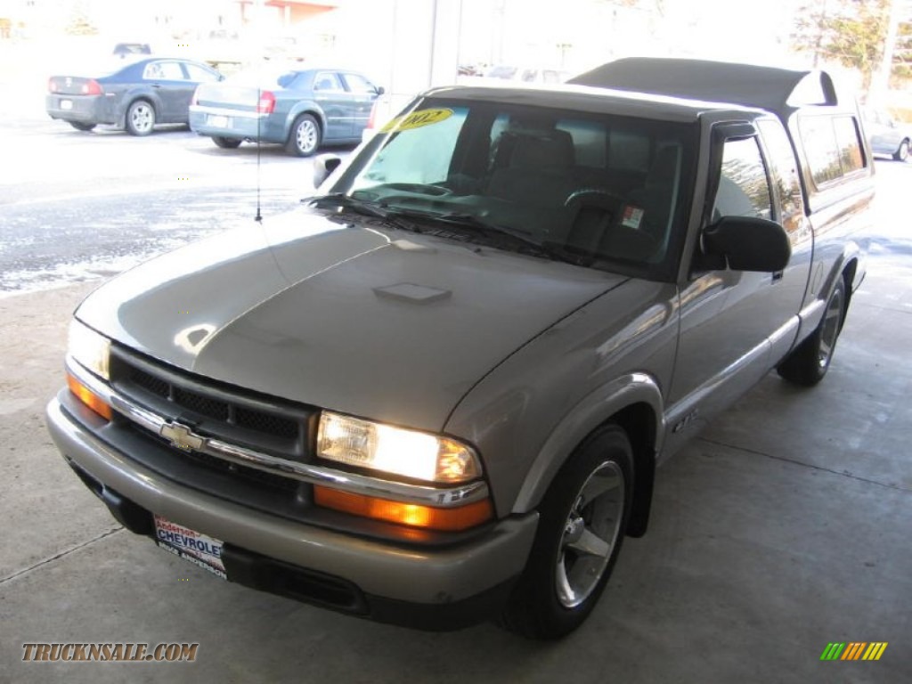 2002 S10 LS Extended Cab - Light Pewter Metallic / Graphite photo #19