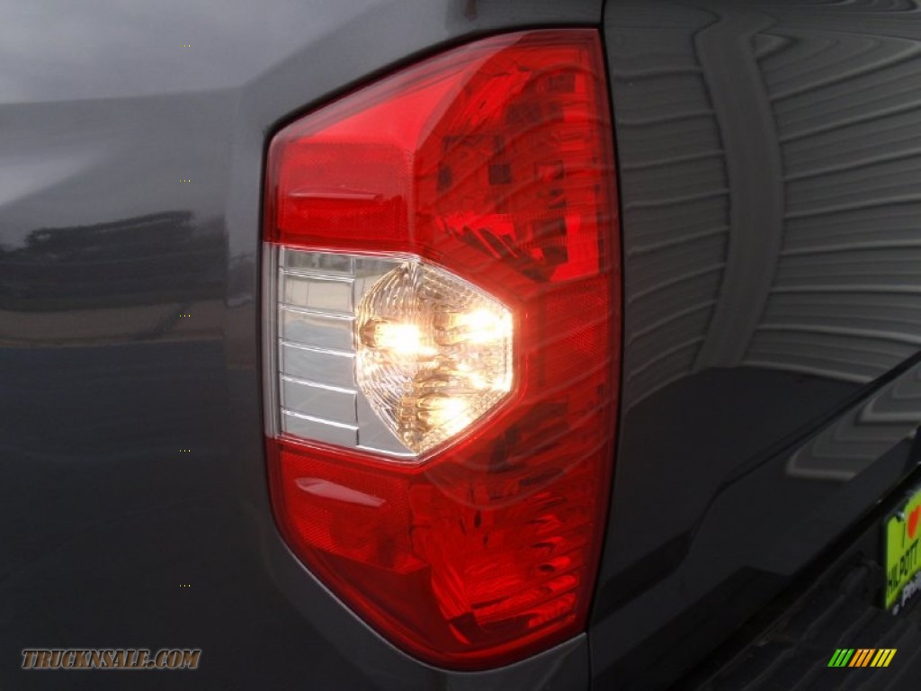 2014 Tundra SR5 Double Cab - Magnetic Gray Metallic / Graphite photo #17