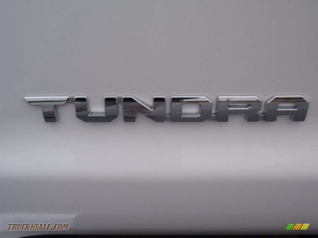 2014 Tundra SR5 Double Cab - Super White / Graphite photo #14