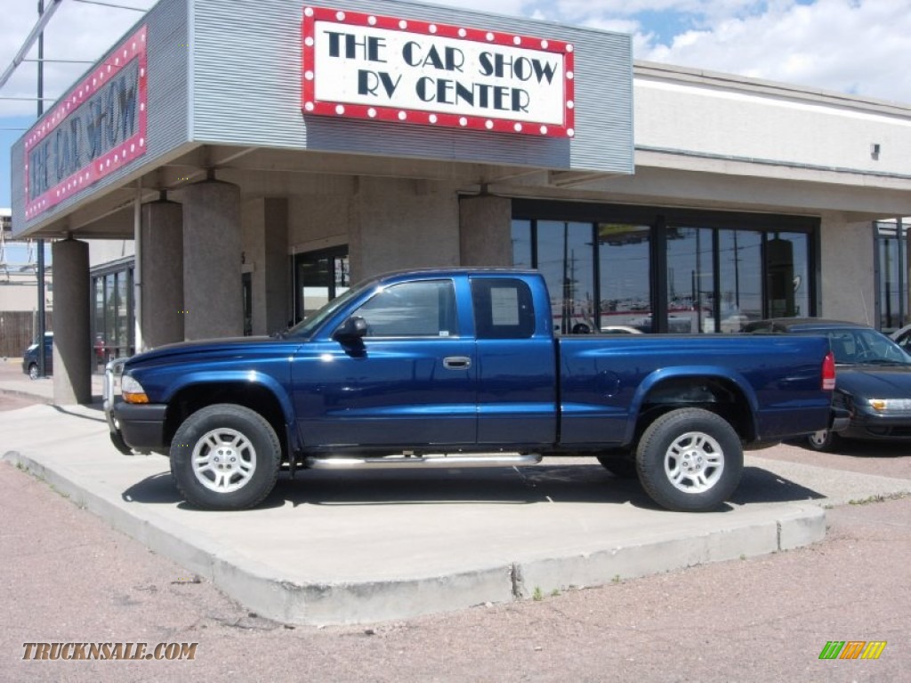 2004 Dakota SXT Club Cab 4x4 - Patriot Blue Pearl / Dark Slate Gray photo #9