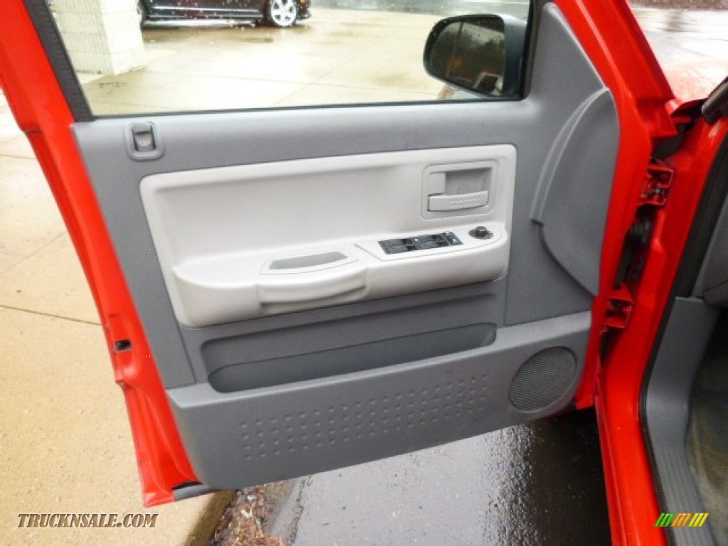 2005 Dakota SLT Quad Cab - Flame Red / Medium Slate Gray photo #11