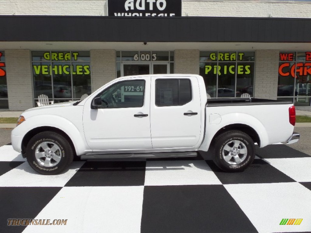 Avalanche White / Steel Nissan Frontier SV Crew Cab