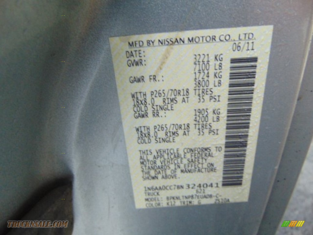 2011 Titan SV King Cab 4x4 - Radiant Silver / Charcoal photo #19