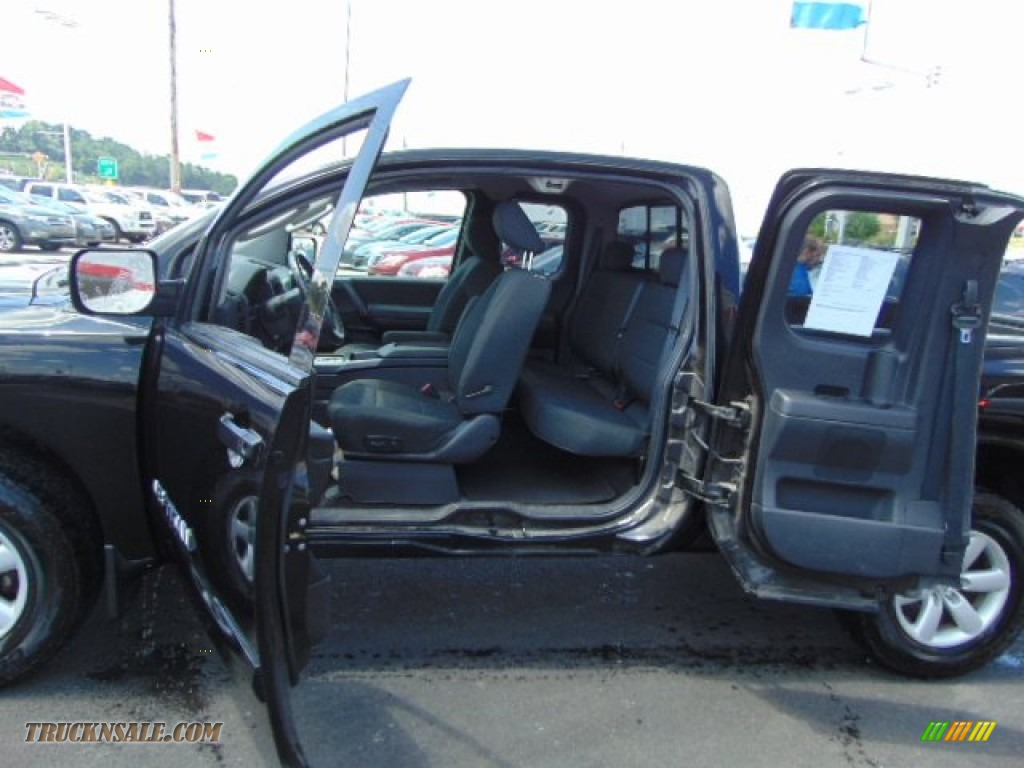 2011 Titan SV King Cab 4x4 - Galaxy Black / Charcoal photo #10