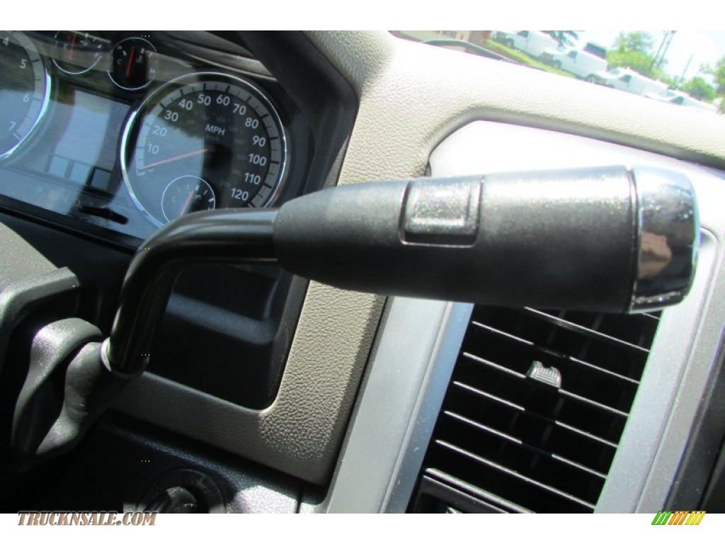 2011 Ram 1500 SLT Quad Cab 4x4 - Brilliant Black Crystal Pearl / Dark Slate Gray/Medium Graystone photo #35