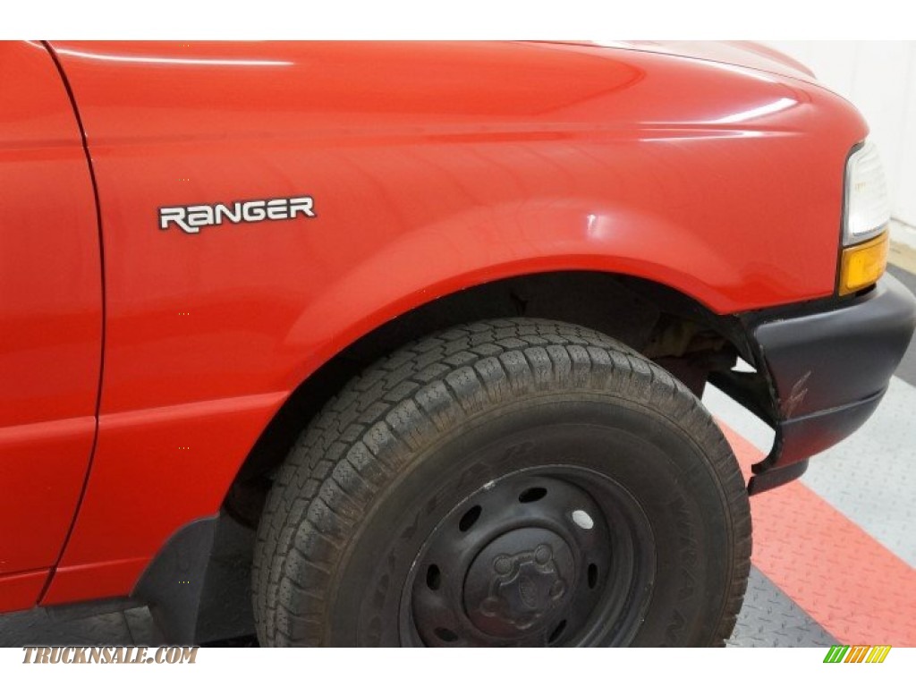 2000 Ranger XL Regular Cab - Bright Red / Medium Graphite photo #45