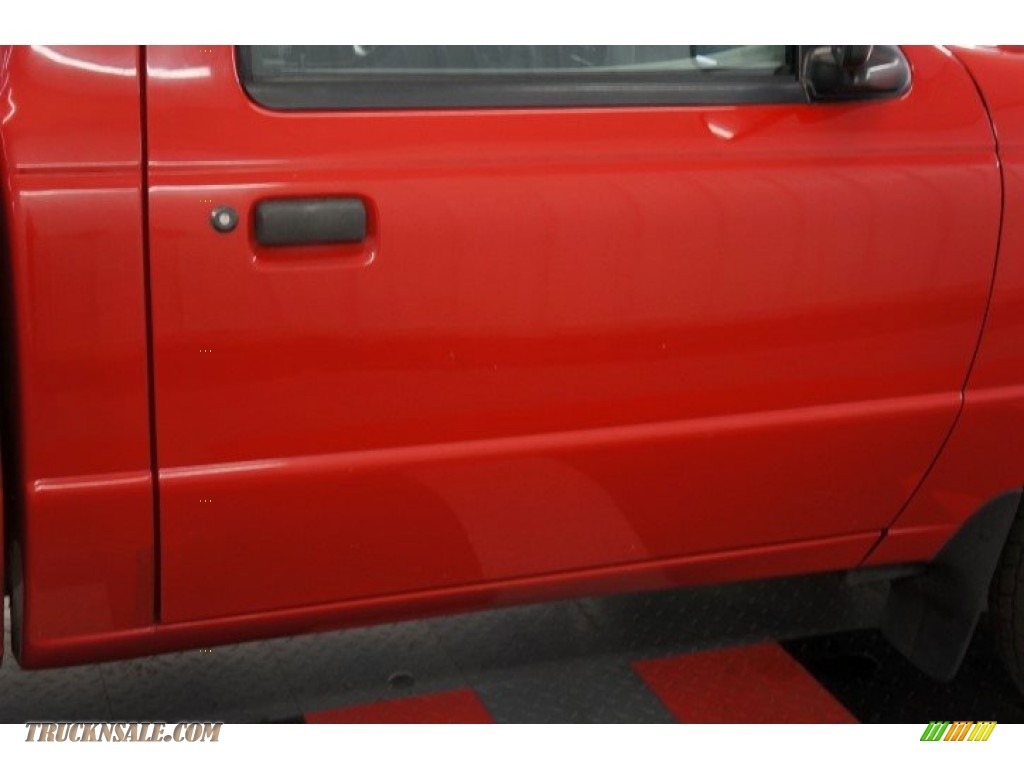 2000 Ranger XL Regular Cab - Bright Red / Medium Graphite photo #50