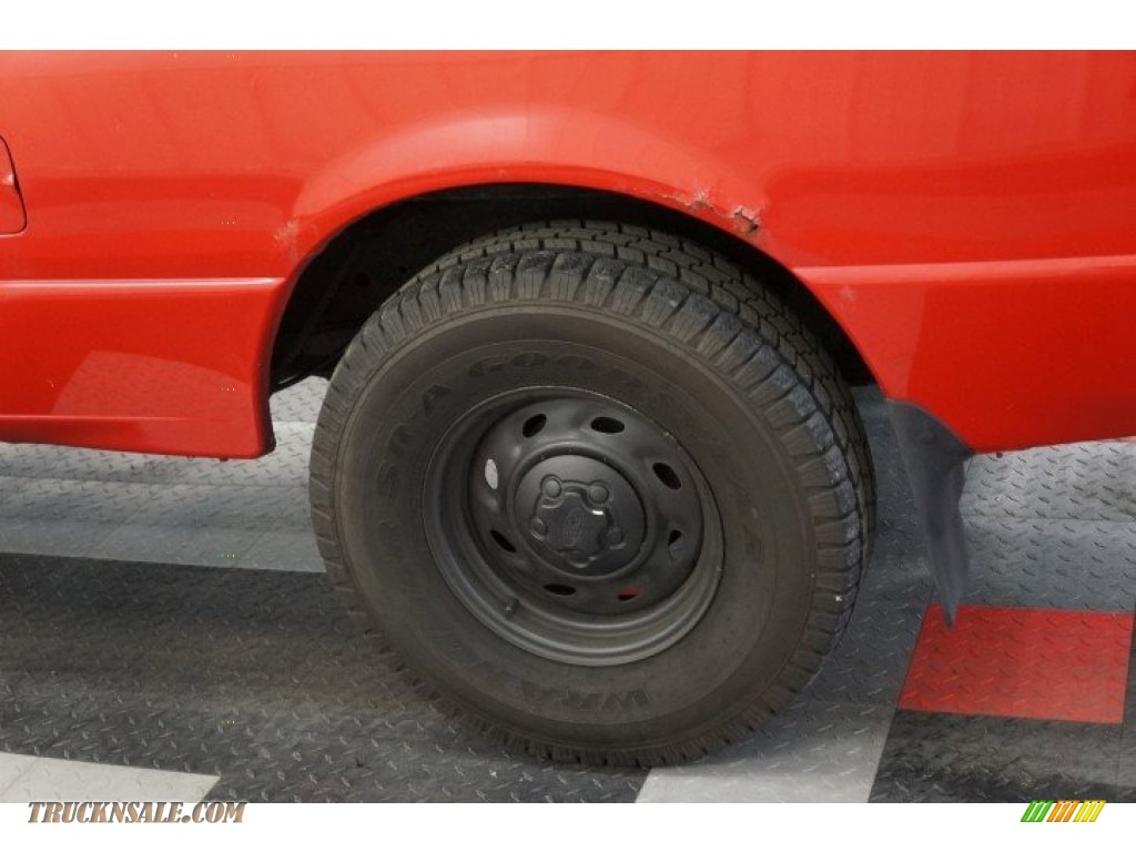2000 Ranger XL Regular Cab - Bright Red / Medium Graphite photo #57