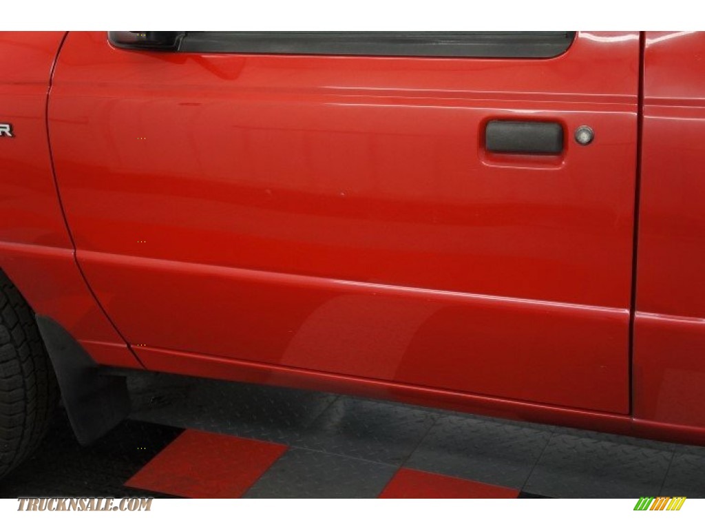 2000 Ranger XL Regular Cab - Bright Red / Medium Graphite photo #59