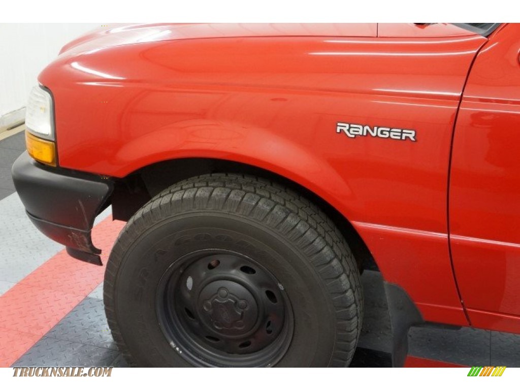 2000 Ranger XL Regular Cab - Bright Red / Medium Graphite photo #62