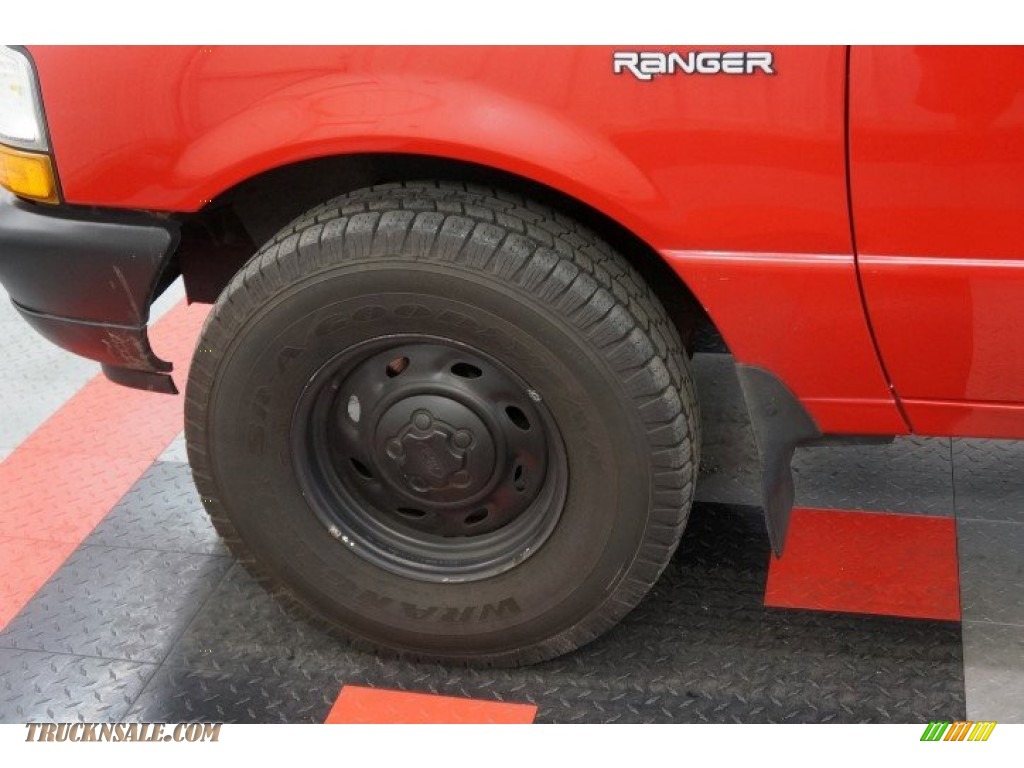 2000 Ranger XL Regular Cab - Bright Red / Medium Graphite photo #63