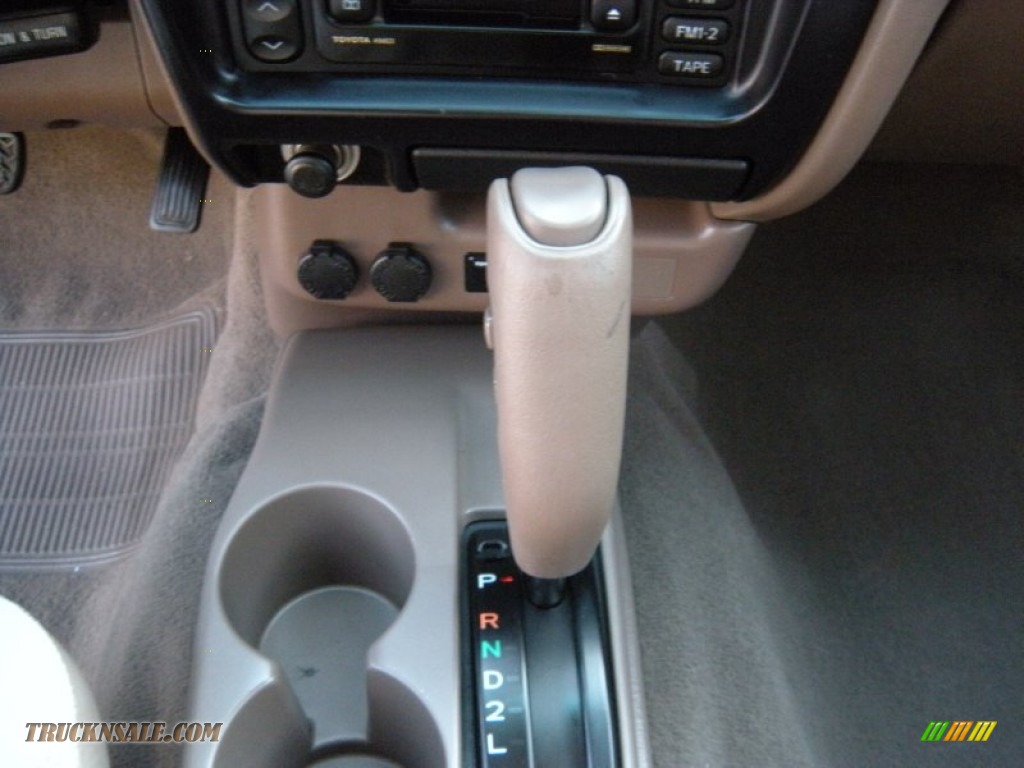 2004 Tacoma V6 PreRunner Double Cab - Imperial Jade Mica / Oak photo #40