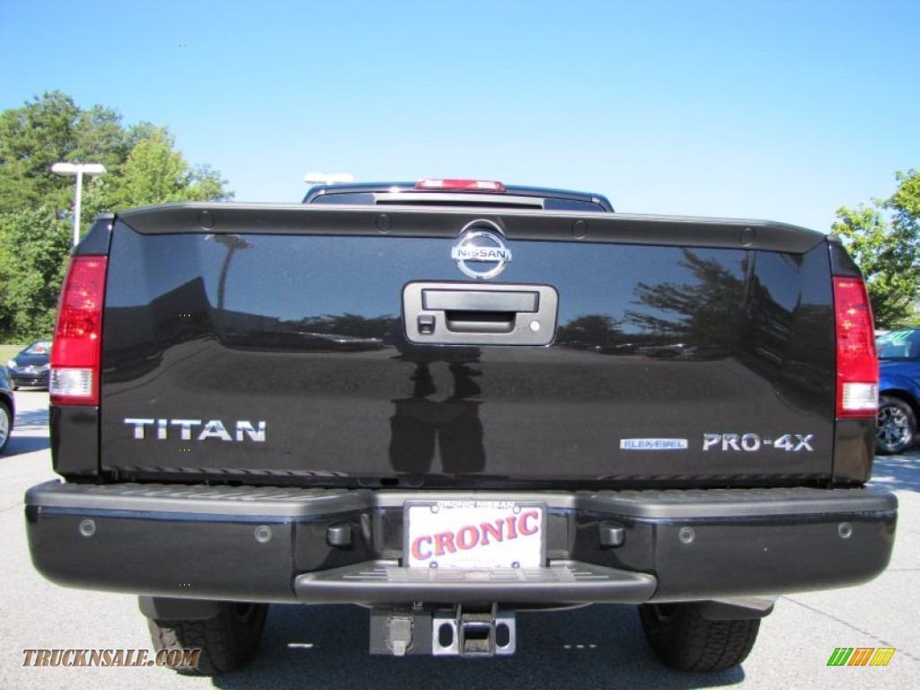 2014 Titan Pro-4X Crew Cab 4x4 - Galaxy Black / Pro-4X Charcoal photo #4