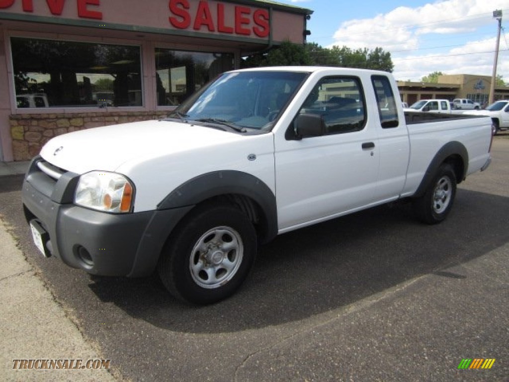 2004 Frontier XE King Cab - Avalanche White / Gray photo #1
