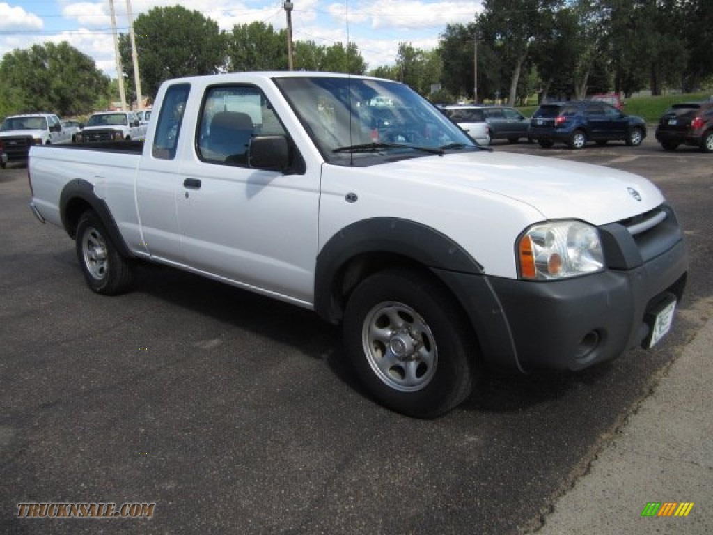 2004 Frontier XE King Cab - Avalanche White / Gray photo #2