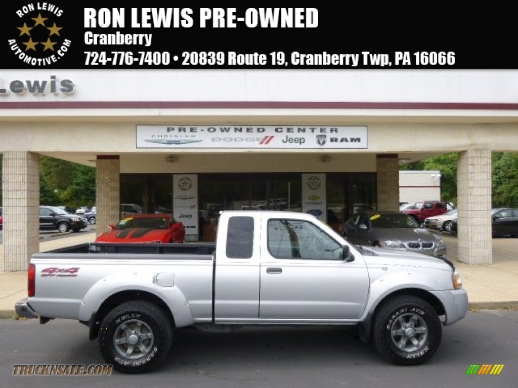 Radiant Silver Metallic / Charcoal Nissan Frontier XE V6 King Cab 4x4
