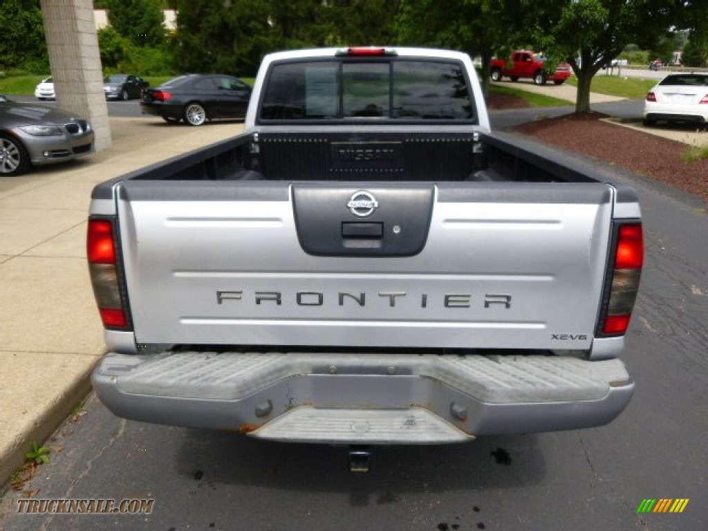 2004 Frontier XE V6 King Cab 4x4 - Radiant Silver Metallic / Charcoal photo #7