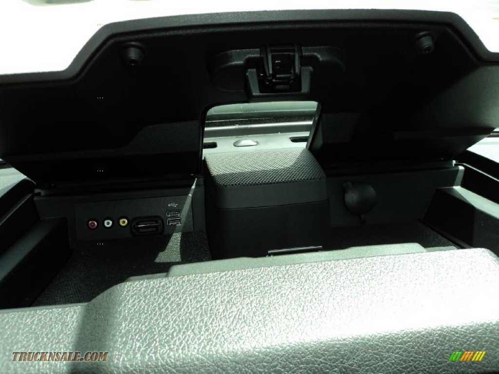 2015 F550 Super Duty Lariat Crew Cab 4x4 Chassis - Ingot Silver Metallic / Black photo #40