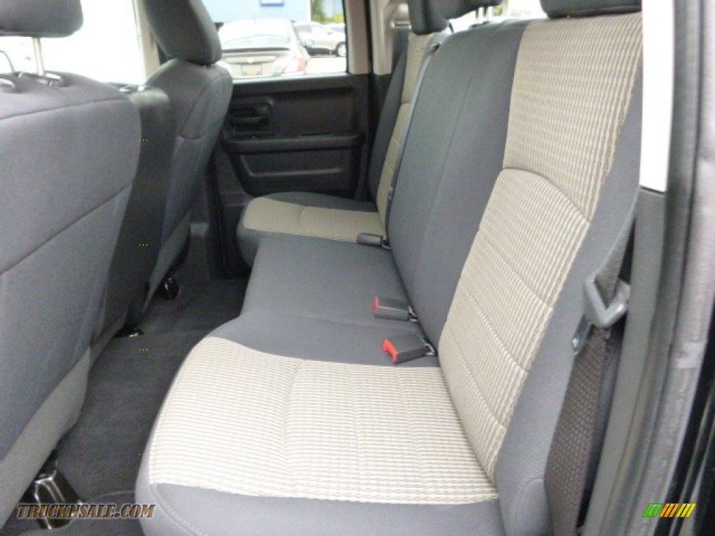 2012 Ram 1500 ST Quad Cab 4x4 - Black / Dark Slate Gray/Medium Graystone photo #17