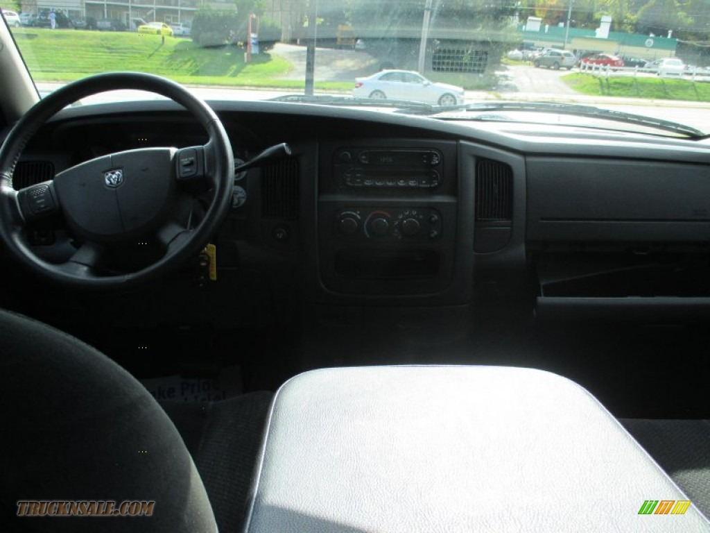 2005 Ram 2500 SLT Quad Cab 4x4 - Atlantic Blue Pearl / Dark Slate Gray photo #17