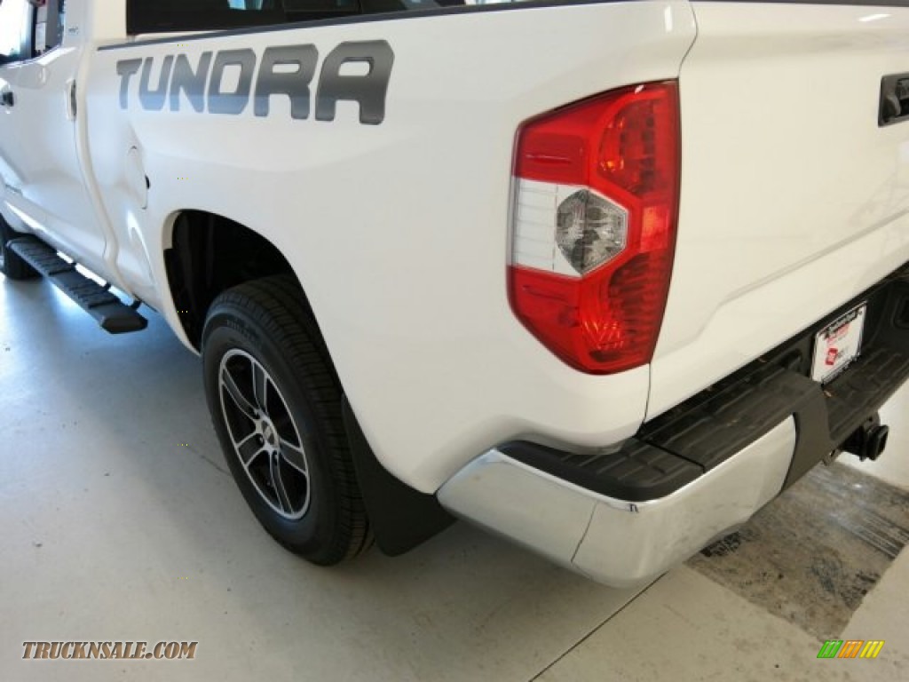 2015 Tundra SR5 Double Cab - Super White / Graphite photo #6