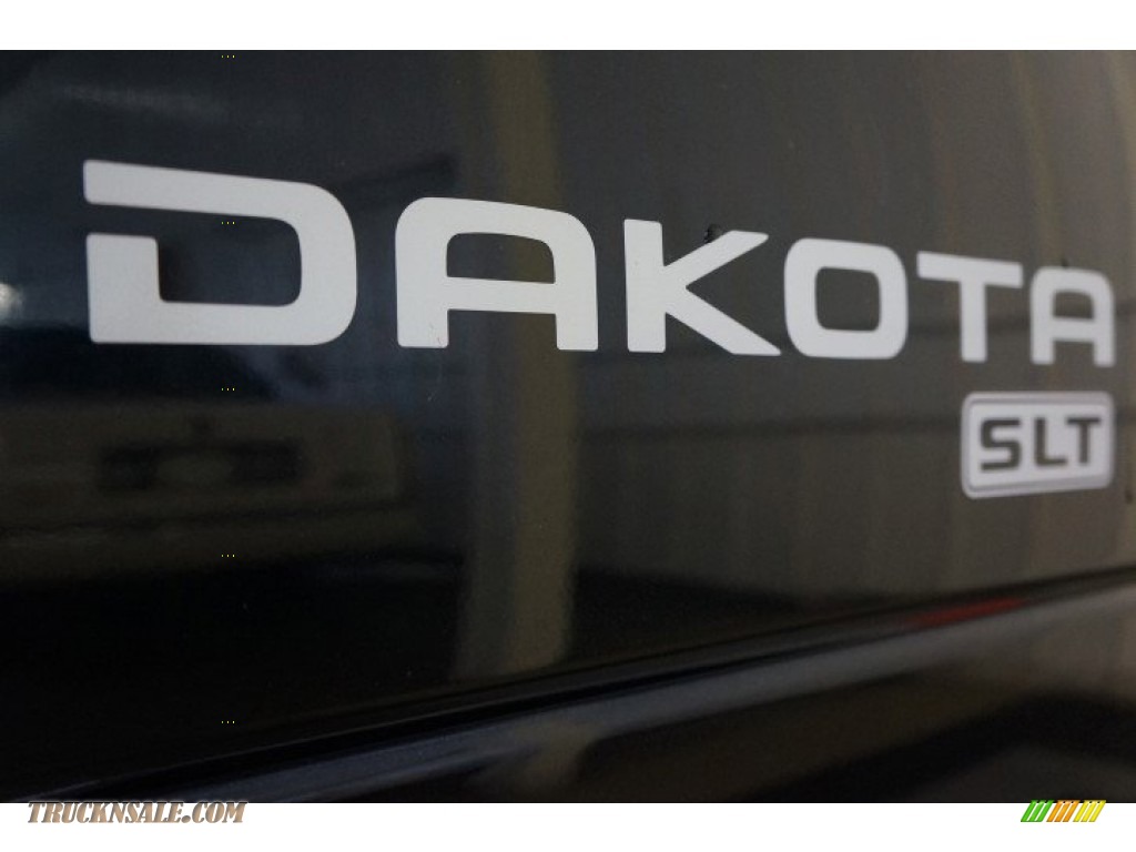 2004 Dakota SLT Quad Cab 4x4 - Black / Dark Slate Gray photo #65