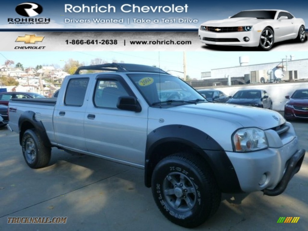 Radiant Silver Metallic / Gray Nissan Frontier XE V6 Crew Cab 4x4