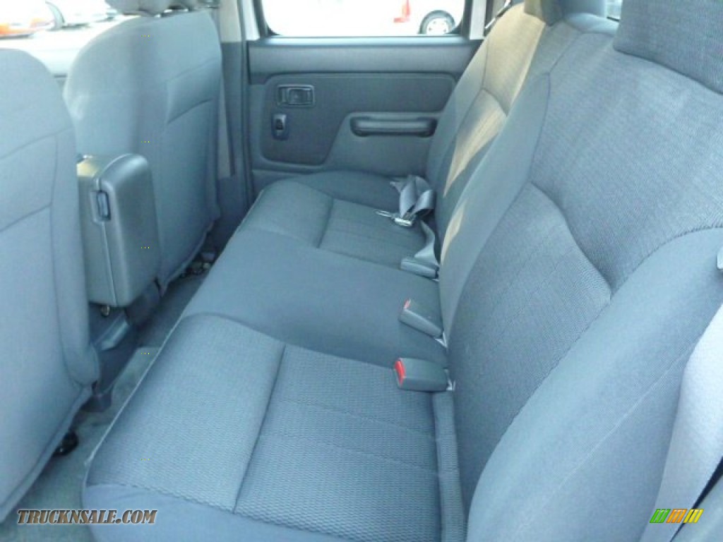 2004 Frontier XE V6 Crew Cab 4x4 - Radiant Silver Metallic / Gray photo #5