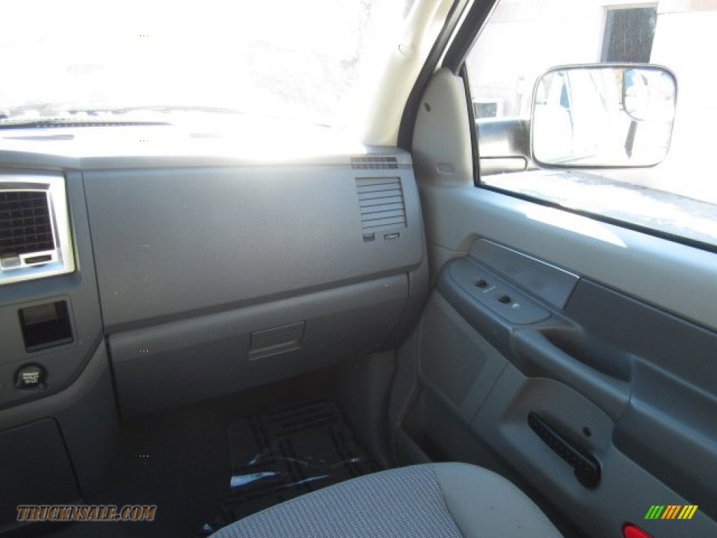2008 Ram 1500 SLT Quad Cab 4x4 - Bright White / Medium Slate Gray photo #15