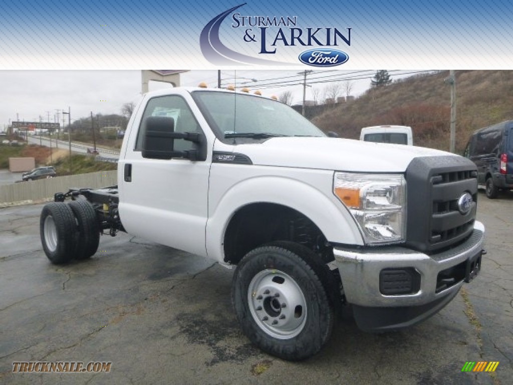 2015 F350 Super Duty XL Regular Cab 4x4 Chassis - Oxford White / Steel photo #1