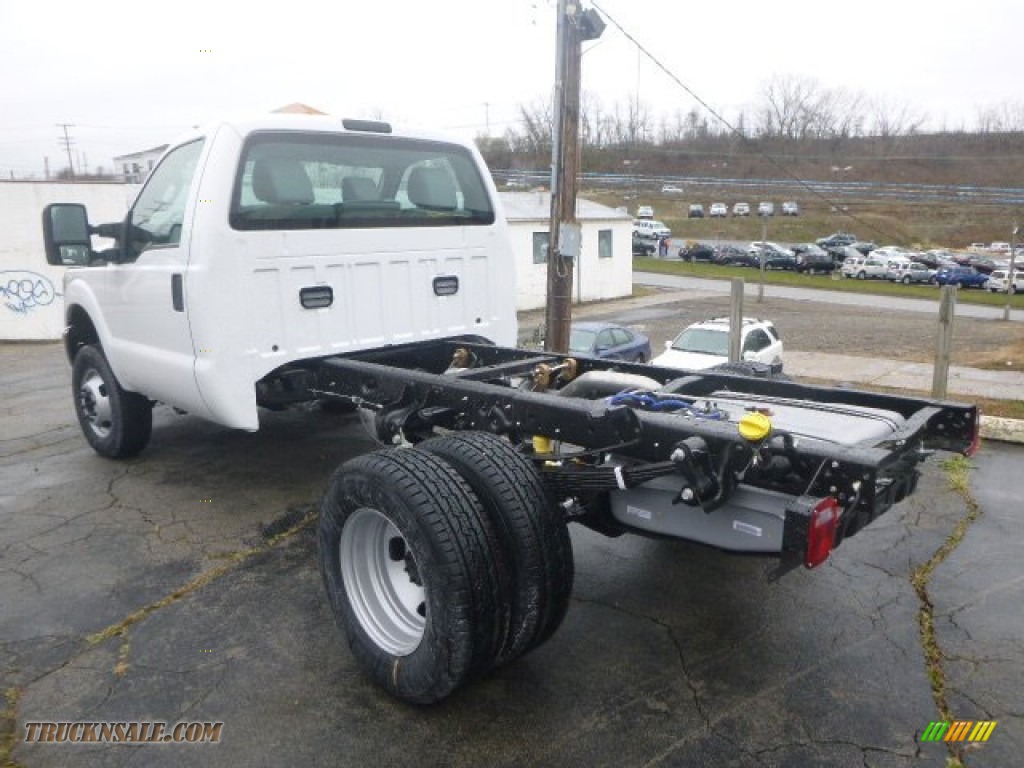 2015 F350 Super Duty XL Regular Cab 4x4 Chassis - Oxford White / Steel photo #5
