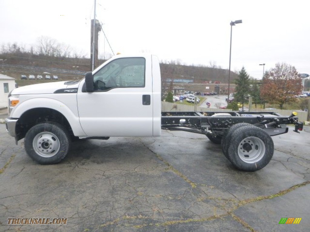 2015 F350 Super Duty XL Regular Cab 4x4 Chassis - Oxford White / Steel photo #6