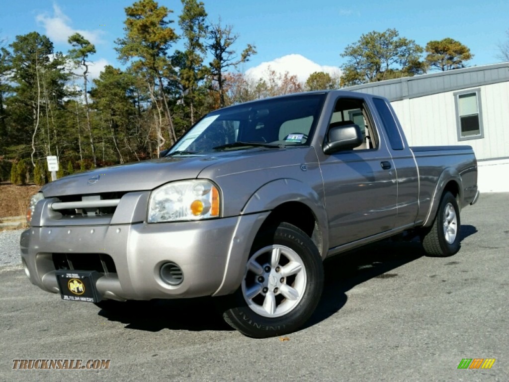 Polished Pewter Metallic / Gray Nissan Frontier XE King Cab