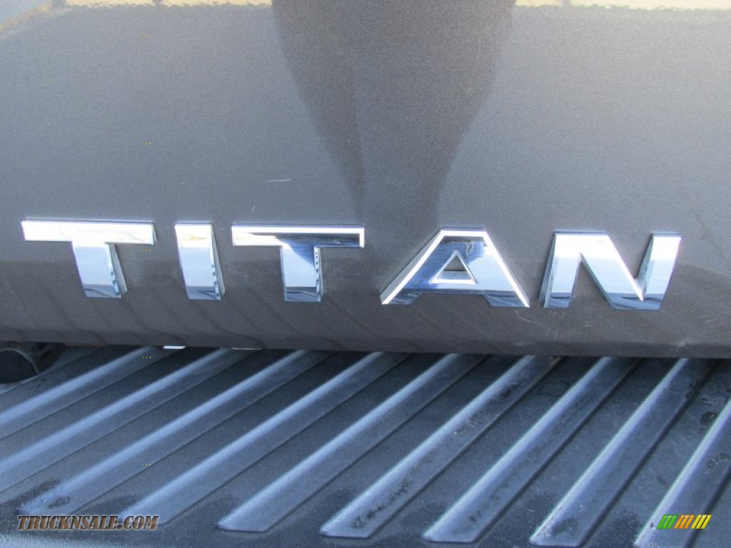 2011 Titan SV Crew Cab - Smoke Gray / Charcoal photo #15
