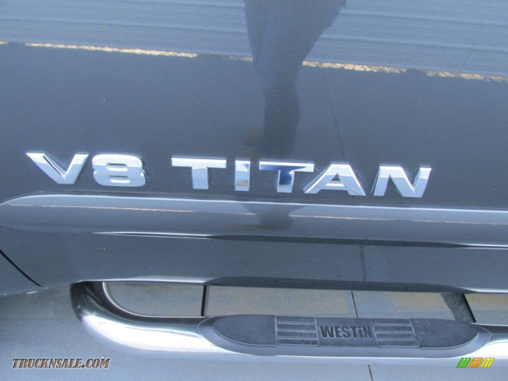 2011 Titan SV Crew Cab - Smoke Gray / Charcoal photo #16